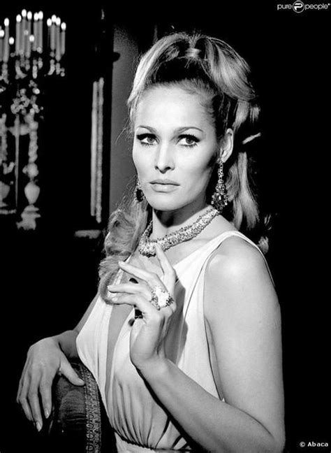 ursula andress nuda|Classic Bombshell of Switzerland: 50 Gorgeous Photos of Ursula。